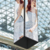 Kolorowy plakat cyfrowy stojak LED P2.5 mm (indoor)